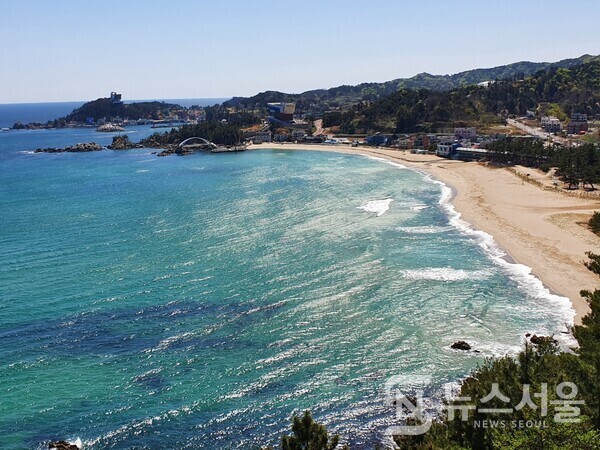 말굽재에서 바라본 용화해변.