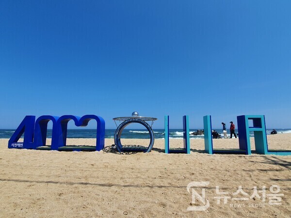 사천진리 해변. 사천진리 해변은 강릉시 사천면 사천진리에 있으며, 해파랑길 39코스 종착점이자 40코스 시작점이다.
