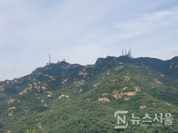 삼성산에서 바라본 관악산 연주대