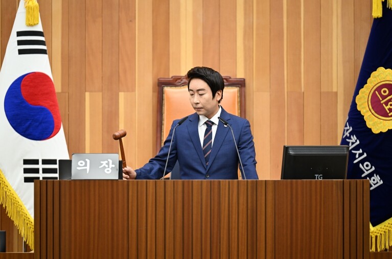 세종시의회 임채성 의장, 담배 제조사...