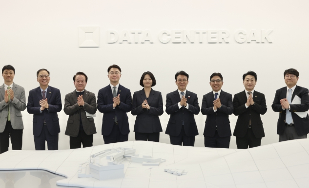 김민석 국무총리, AI 데이터센터 현장방문