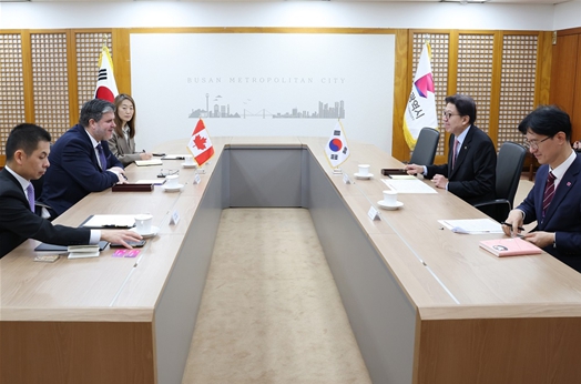 박형준 시장, 필립 라포튠 주한캐나다대사 접견… 해양·미래산업 분야 협력 논의