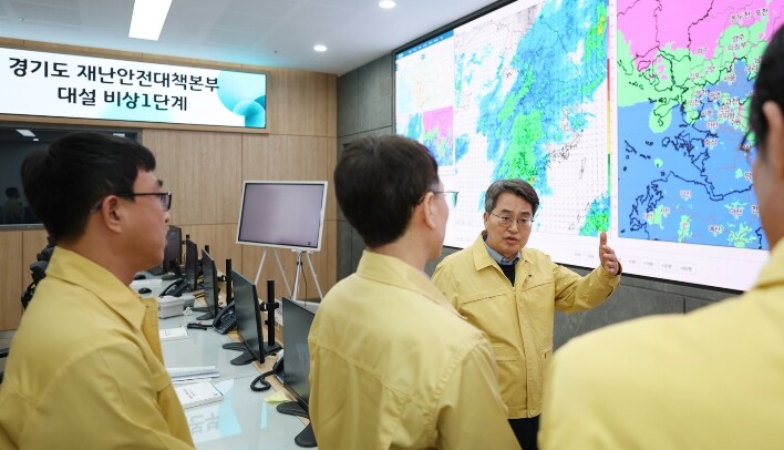 김동연, 제설상황 점검하며 결빙 처리...