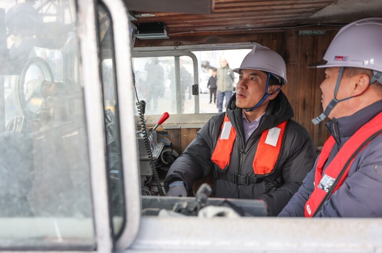 김진태 강원도지사, 겨울철 어선 안전...