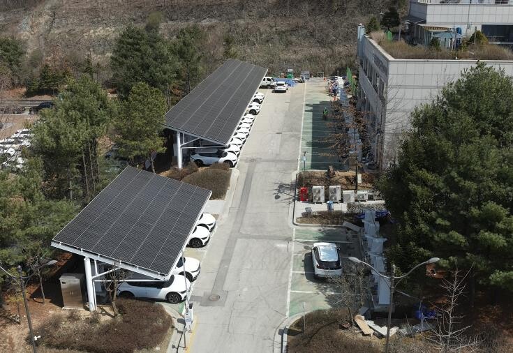 그늘 아래서 탄소 줄이고, 전기 만드...