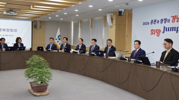 경남도, 샌드위치 세대 4050 품는...