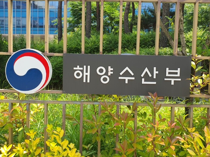 해양수산부 황종우 장관, 순직선원 위...