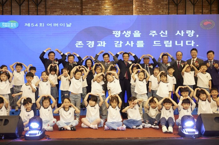 경기도, 제54회 어버이날 기념식 열...