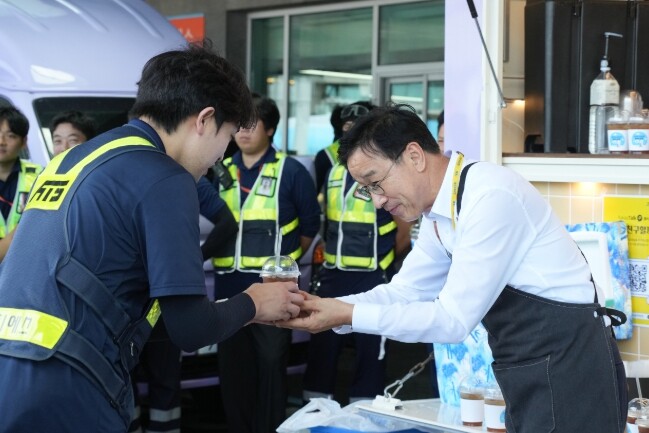 제주도, 그늘 없는 공항 계류장에 